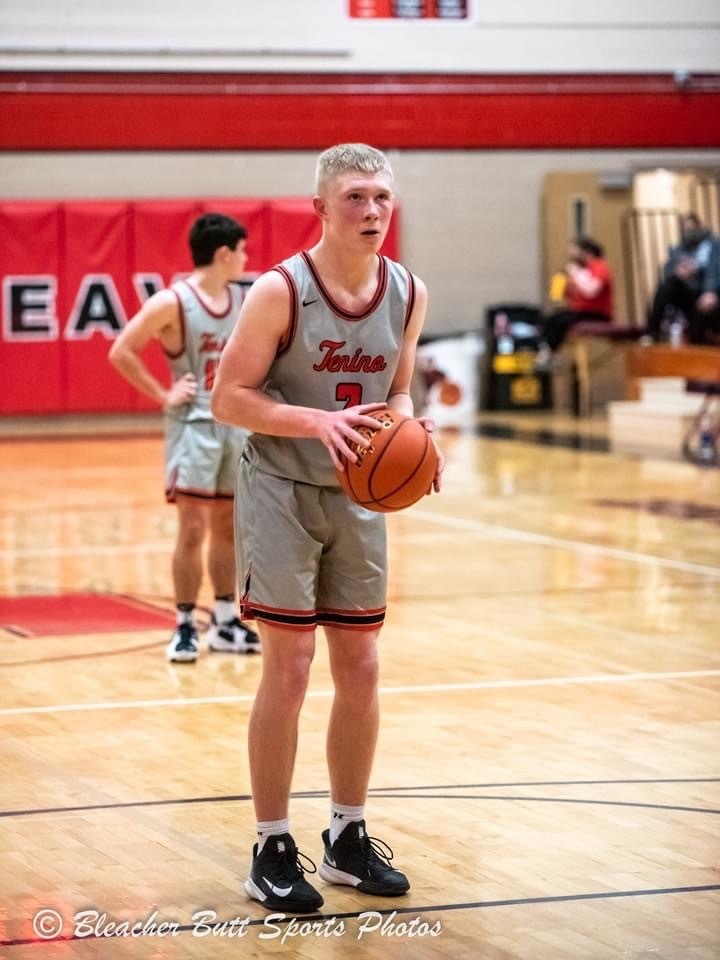 TeninoSD's tweet photo. Enjoy these pictures from the Varsity Boys Basketball game vs. Castle Rock last Friday! The boys are 4-3 now! Go Beavers!! https://t.co/EXMN9sP2Xi