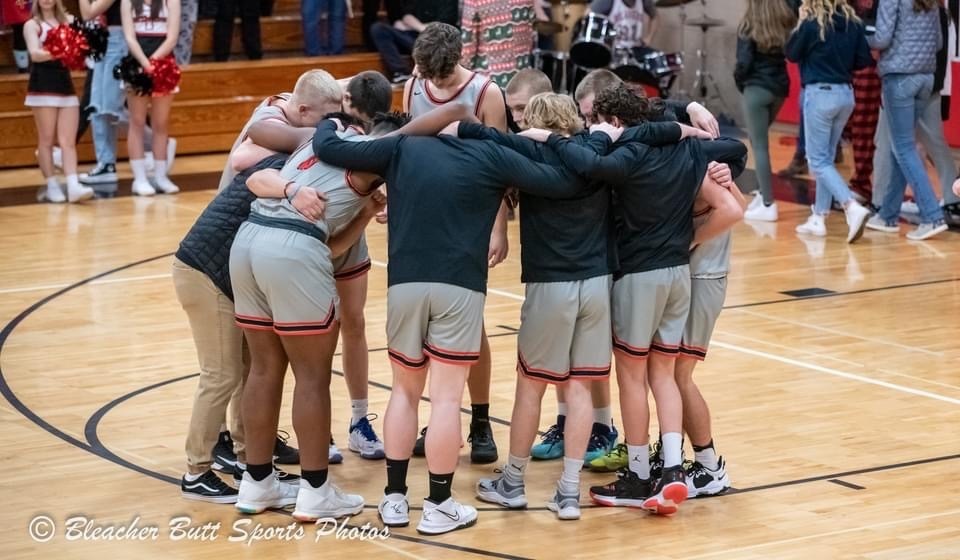 TeninoSD's tweet photo. Enjoy these pictures from the Varsity Boys Basketball game vs. Castle Rock last Friday! The boys are 4-3 now! Go Beavers!! https://t.co/EXMN9sP2Xi