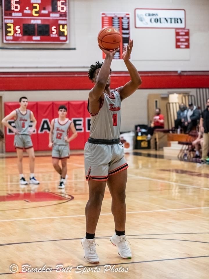 TeninoSD's tweet photo. Enjoy these pictures from the Varsity Boys Basketball game vs. Castle Rock last Friday! The boys are 4-3 now! Go Beavers!! https://t.co/EXMN9sP2Xi