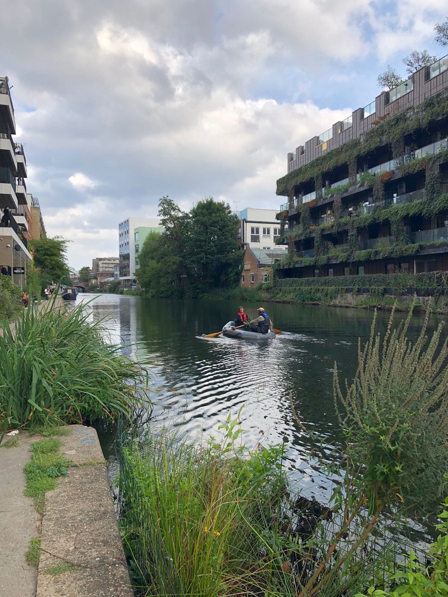 EasternCurve's tweet photo. On Day 20 of our #adventcalendar our #hackneychristmascheer is for not just one but two organisations who work to enhance & protect nature in Hackney @WGHaggerston & @OrchardWenlock. A walk around Wenlock Basin & into the orchard will give you a glimpse of their brilliant work! https://t.co/GlYaPatZ7S