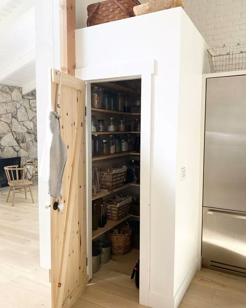 Craig_Herrmann1's tweet photo. White and wood go nicely together in the design of this pantry. #interiorstyle #hometips  https://t.co/tTxmM4NacS https://t.co/F115qZz4cS