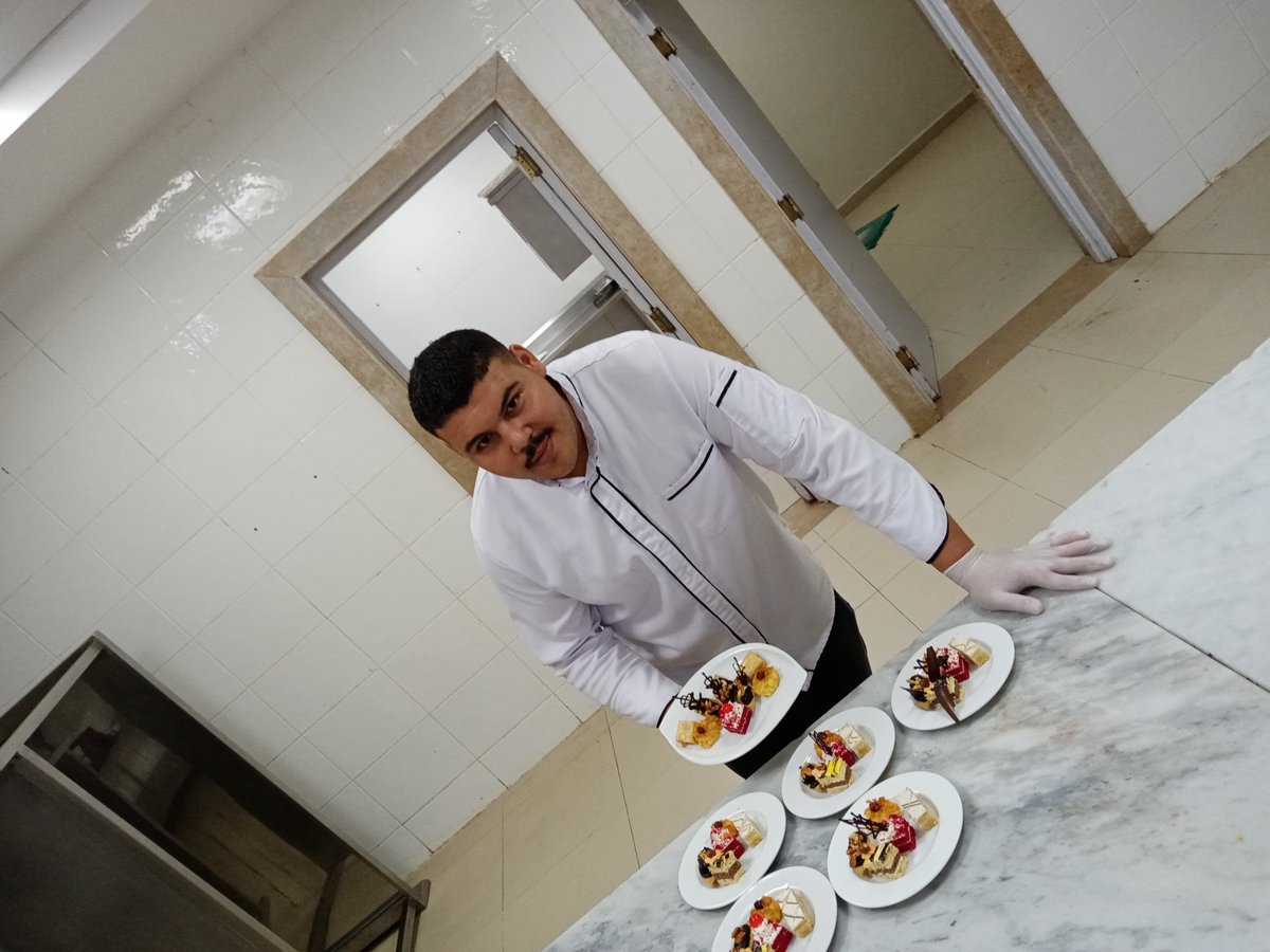 -الأيادي المتعبة يبارك بها الله ويحقق سعيها 💚️ ..