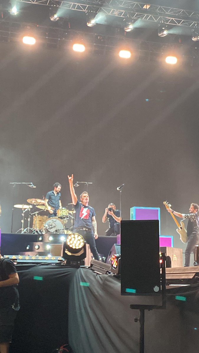 _Aiiida10's tweet photo. ¡Como te puedo querer tanto sin conocerte! 
Gracias, gracias y mil veces gracias.
Segundo concierto de esta gira y volvería a todos los demás. ♥️
@_danielmartin_ https://t.co/2rkjOF668F