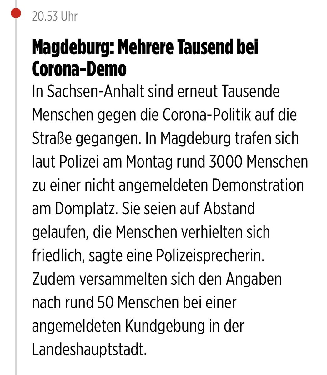 glr_berlin's tweet photo. Wie kommt man als Polizeisprecherin angesichts der Bilder unten auf die Idee von einer „friedlichen“ Versammlung zu reden, bei der „Abstände“ eingehalten wurde? Ich bin mir sicher, dass fragen sich auch die eingesetzten Beamten, die beim Durchbruch der Kette attackiert wurden. https://t.co/SenjVKysJK