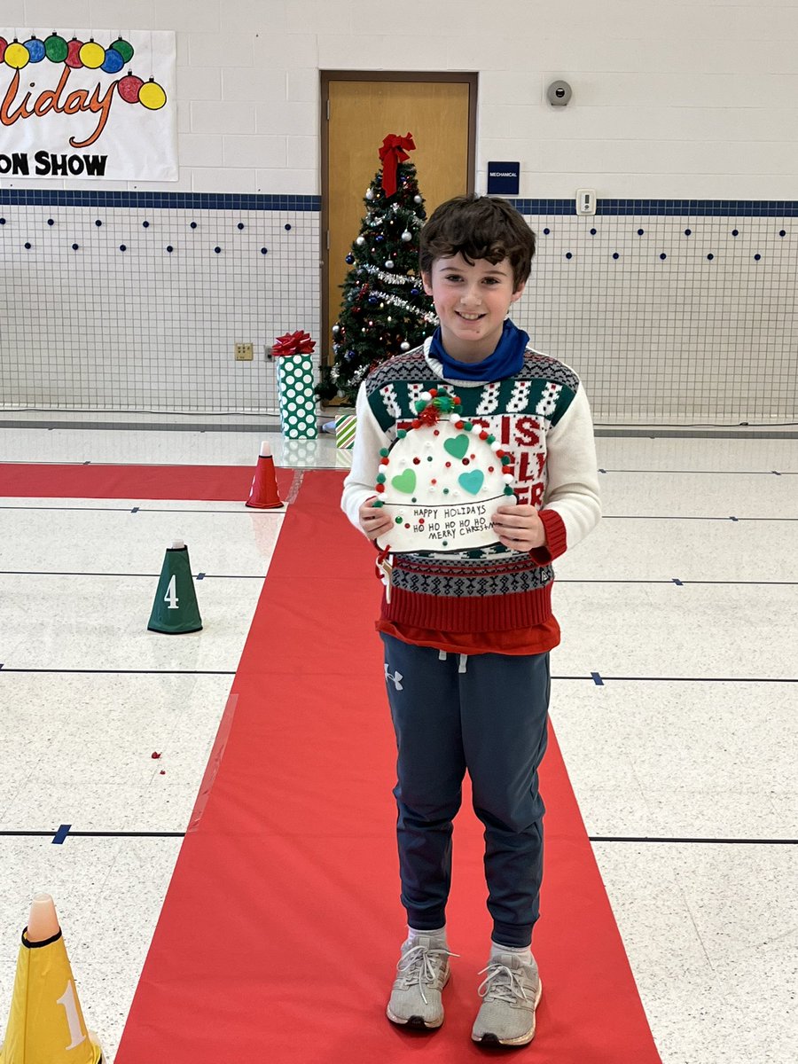 AWMO4thGrade's tweet photo. Lookout Project Runway, these students know how to strut their stuff! #newtradition #funwithwriting https://t.co/xz4CJNRxvc