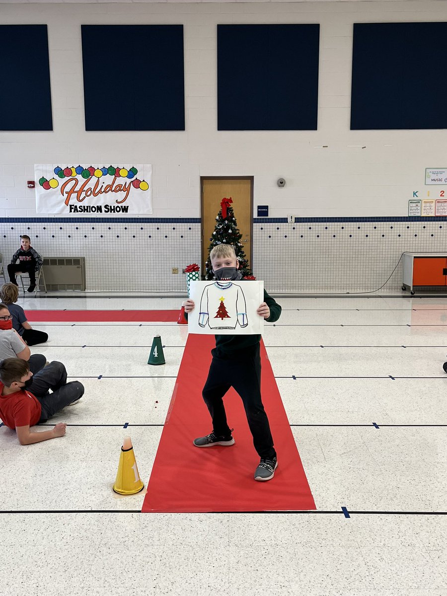 AWMO4thGrade's tweet photo. Lookout Project Runway, these students know how to strut their stuff! #newtradition #funwithwriting https://t.co/xz4CJNRxvc