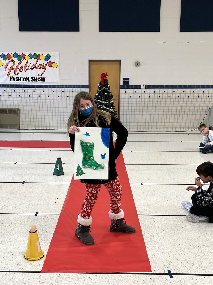 AWMO4thGrade's tweet photo. Lookout Project Runway, these students know how to strut their stuff! #newtradition #funwithwriting https://t.co/xz4CJNRxvc