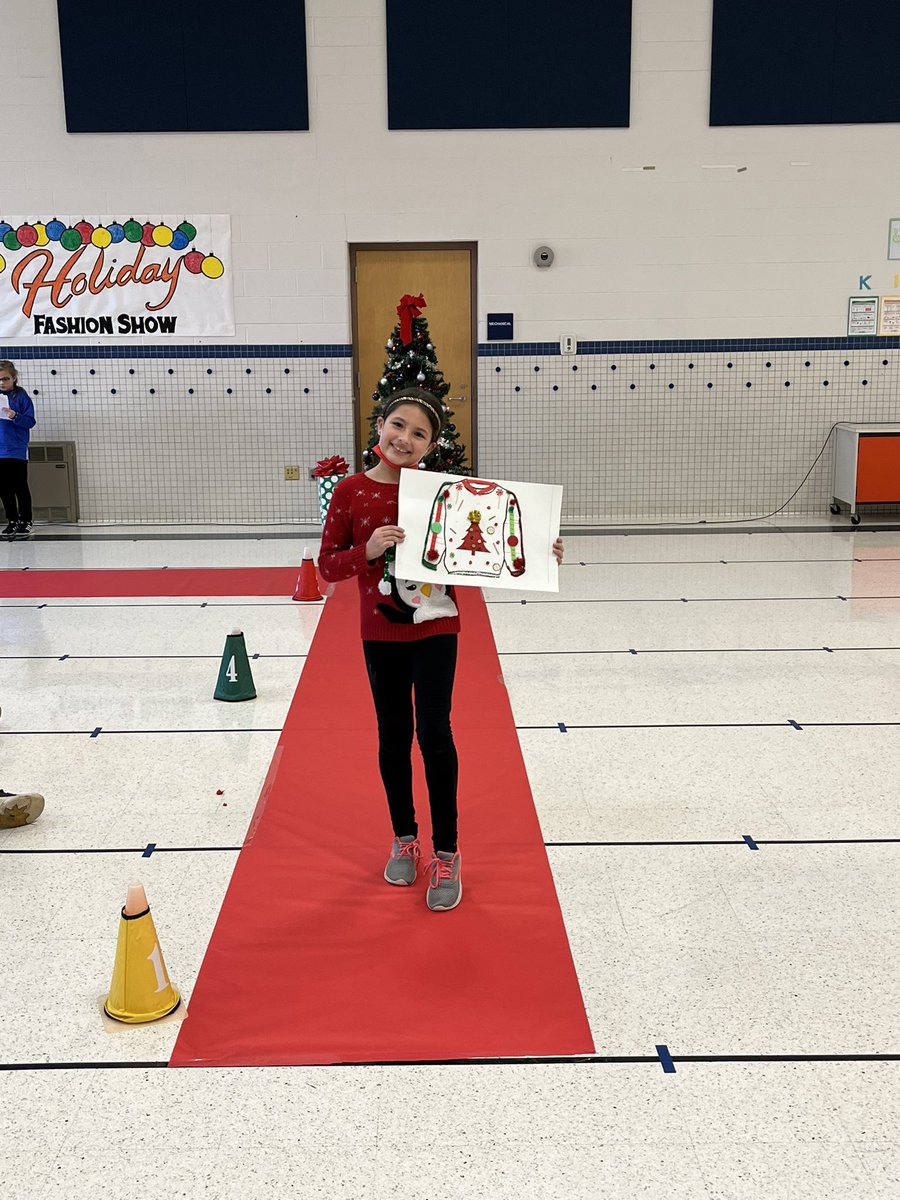 AWMO4thGrade's tweet photo. Lookout Project Runway, these students know how to strut their stuff! #newtradition #funwithwriting https://t.co/xz4CJNRxvc