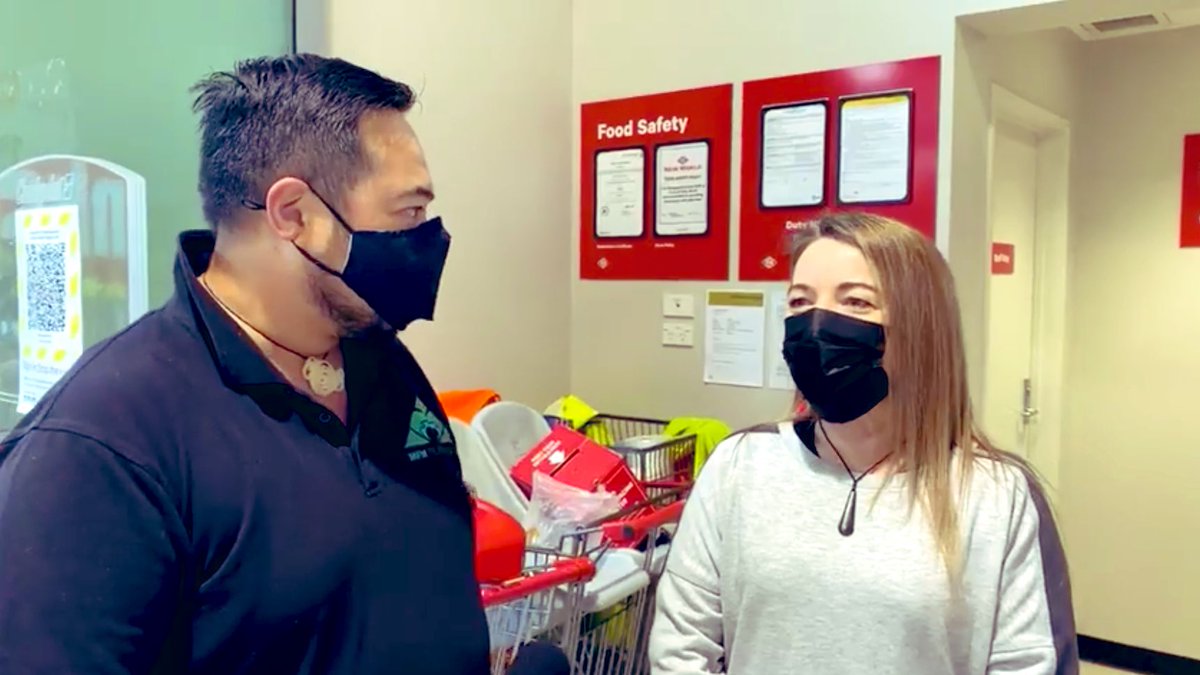 Maniapoto_FM's tweet photo. #MFMLIVE I at New World Te Kūiti for the 60 second grocery grab with winner Donna Anderson. A huge mihi to sponsors New World Te Kūiti and Legendary Te Kūiti. New World announced that the value from the grocery grab ($1,415) will be donated to the local food banks #MeriKirihimete https://t.co/eIpll7jfqR