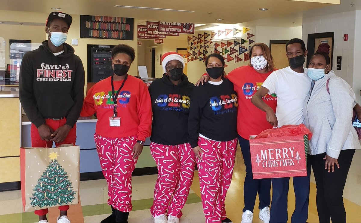 Hadassah_ChpNo4's tweet photo. Still spreading holiday cheer!! On 12/17/21, the Sisters of Hadassah Chapter No. 4 provided gifts for 5 families for the holidays. 'Tis the season for giving!! 💙💛🤍💚❤ https://t.co/RseRqvcha7