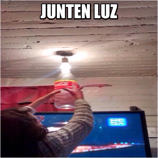 Pablosiniestro_'s tweet photo. @INFORMADORCHILE @ALERTADESISMO Junten agua 
Junten luz
XD https://t.co/Q4SwOk1Yaa