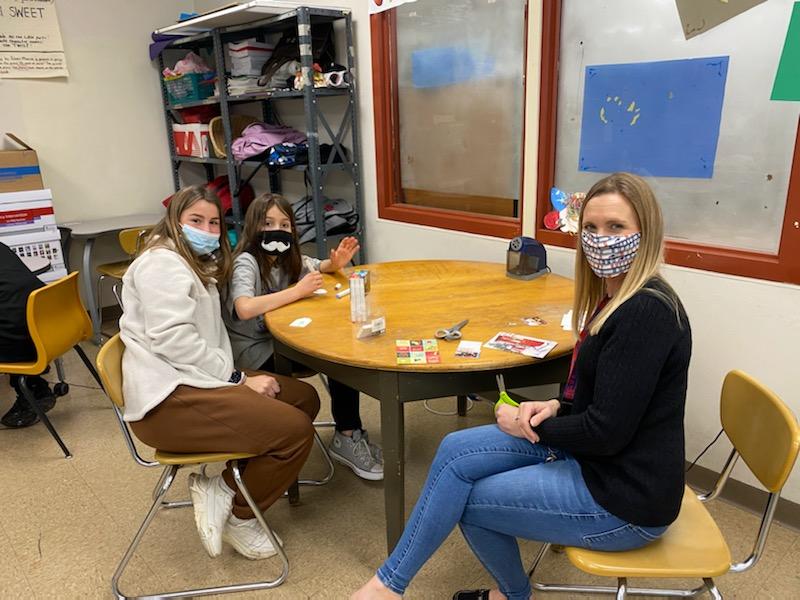 Bing_EastMiddle's tweet photo. Today students in Mrs. Ackerson's class made ornaments to celebrate the season! https://t.co/WZixx0ml7f