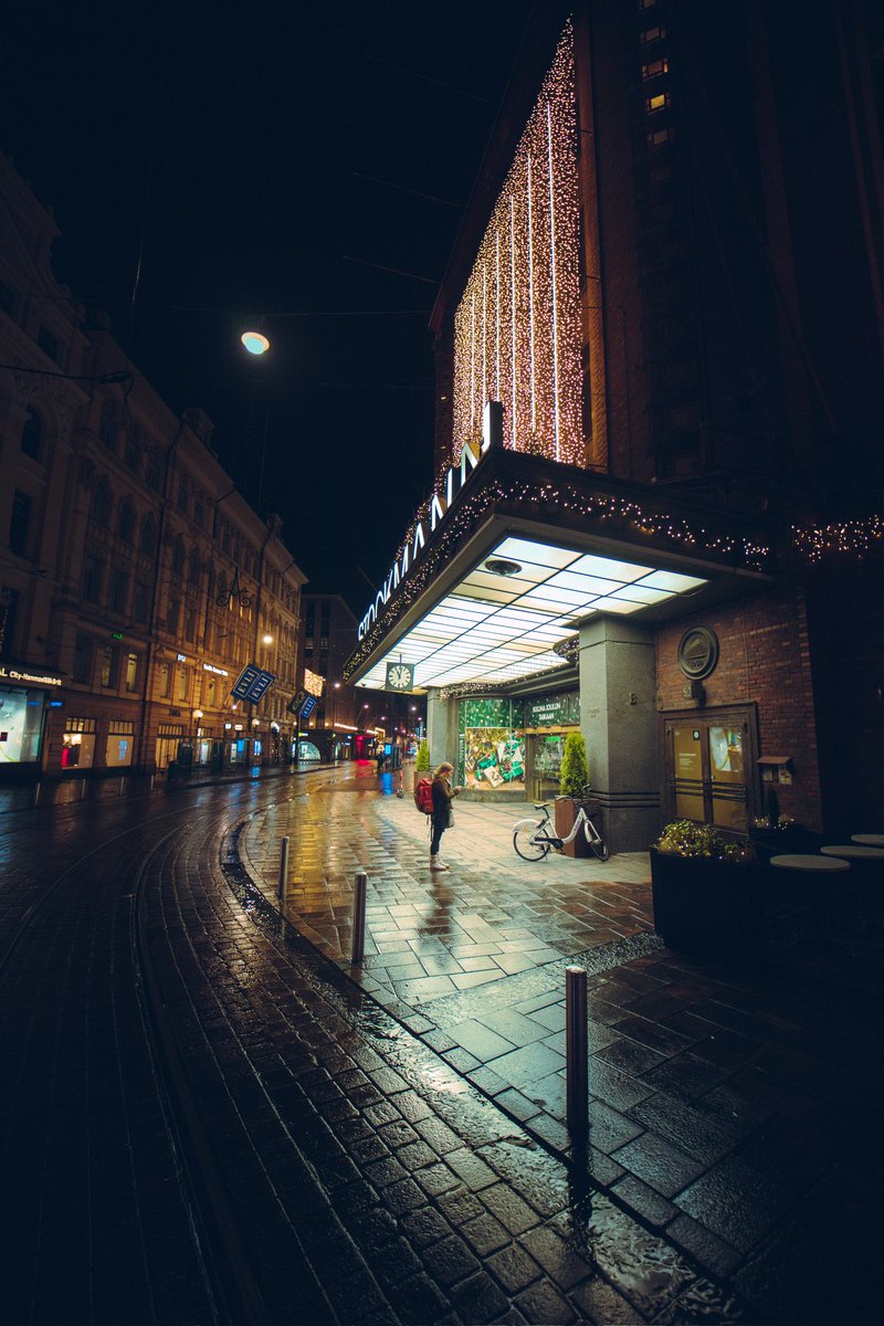 goatherd_k's tweet photo. Nocturnal Helsinki
#Helsinki #lockdown #Travel #Christmas2021 #WeatherReport https://t.co/aMRCWlIeW2