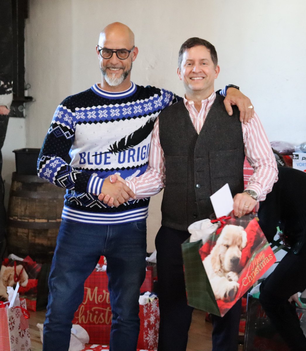 Gifts 🎁 Food 🍗 and Tunes 🎻

Mundo-tech had a great time celebrating Christmas at @OzarkBeerCompany in Rogers, AR! Thank you Christian Torres for your beautiful cello performance and thank you <a href="/RibCrib/">RibCrib BBQ</a> for the delicious BBQ! 

#MerryChristmasToAll