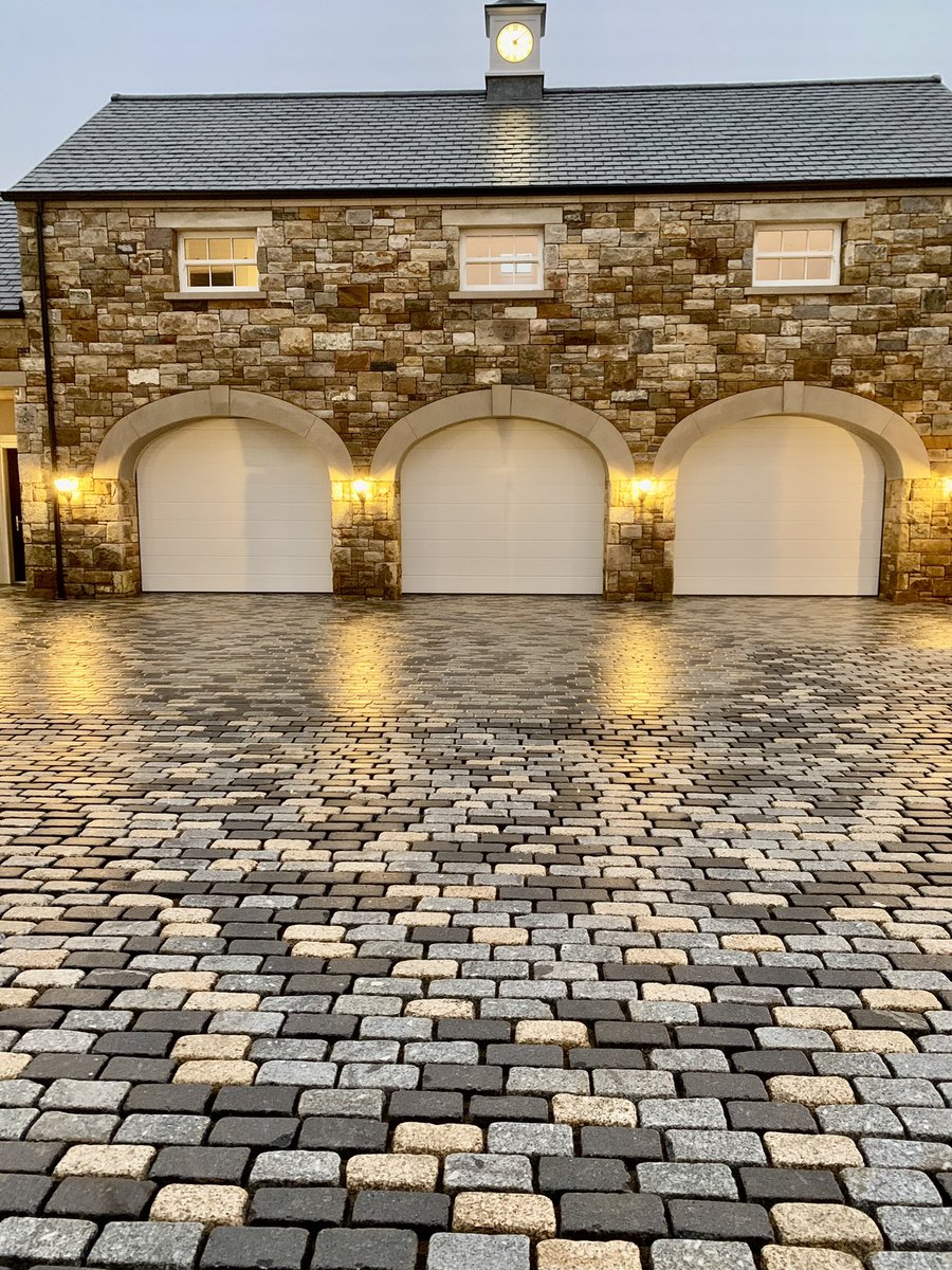 CASTLEPAVING tweet media