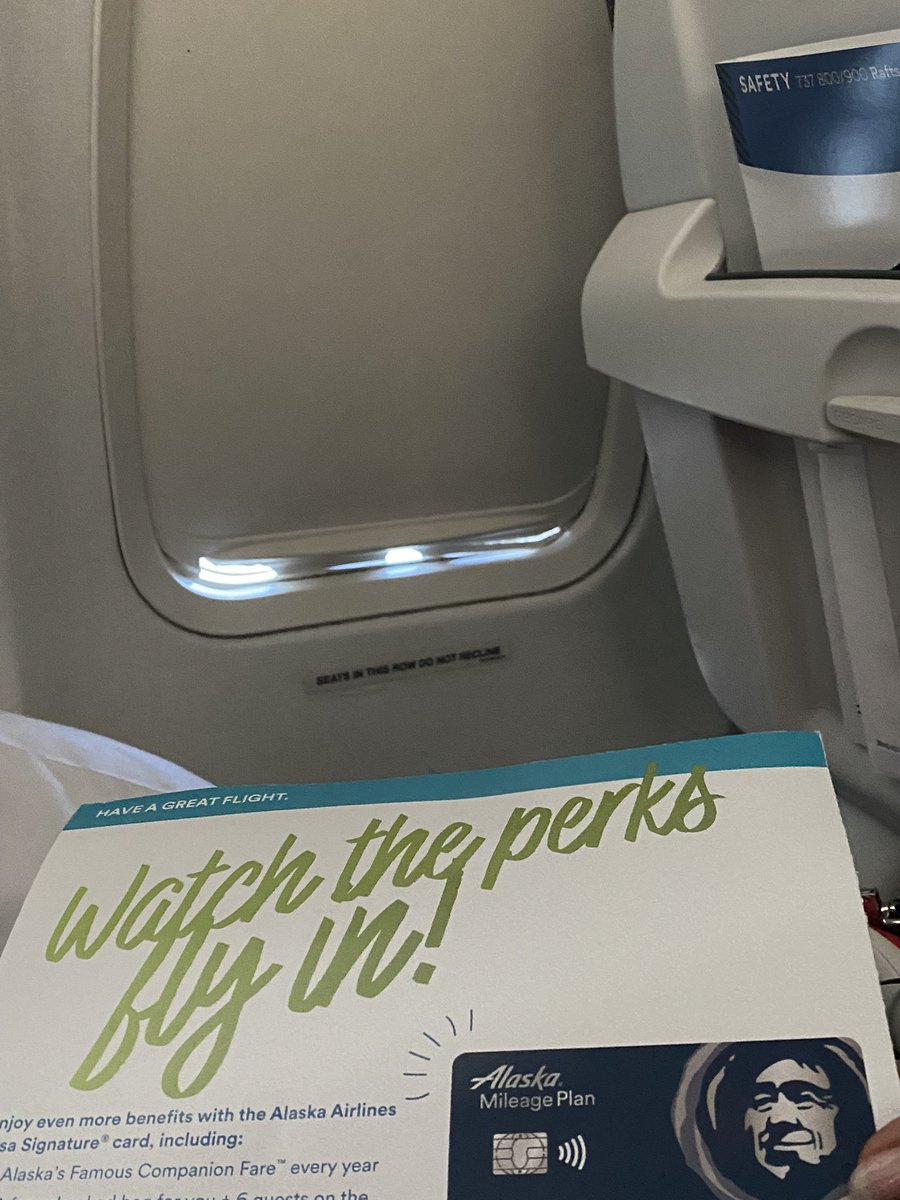 docjaiman's tweet photo. @AlaskaAir please fix your windows. https://t.co/8yEHEAeVsO