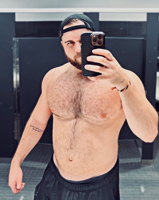 Feels good to be back at it 💪💪 Lost a good amount of weight while sick time to get it back 😤 https://t