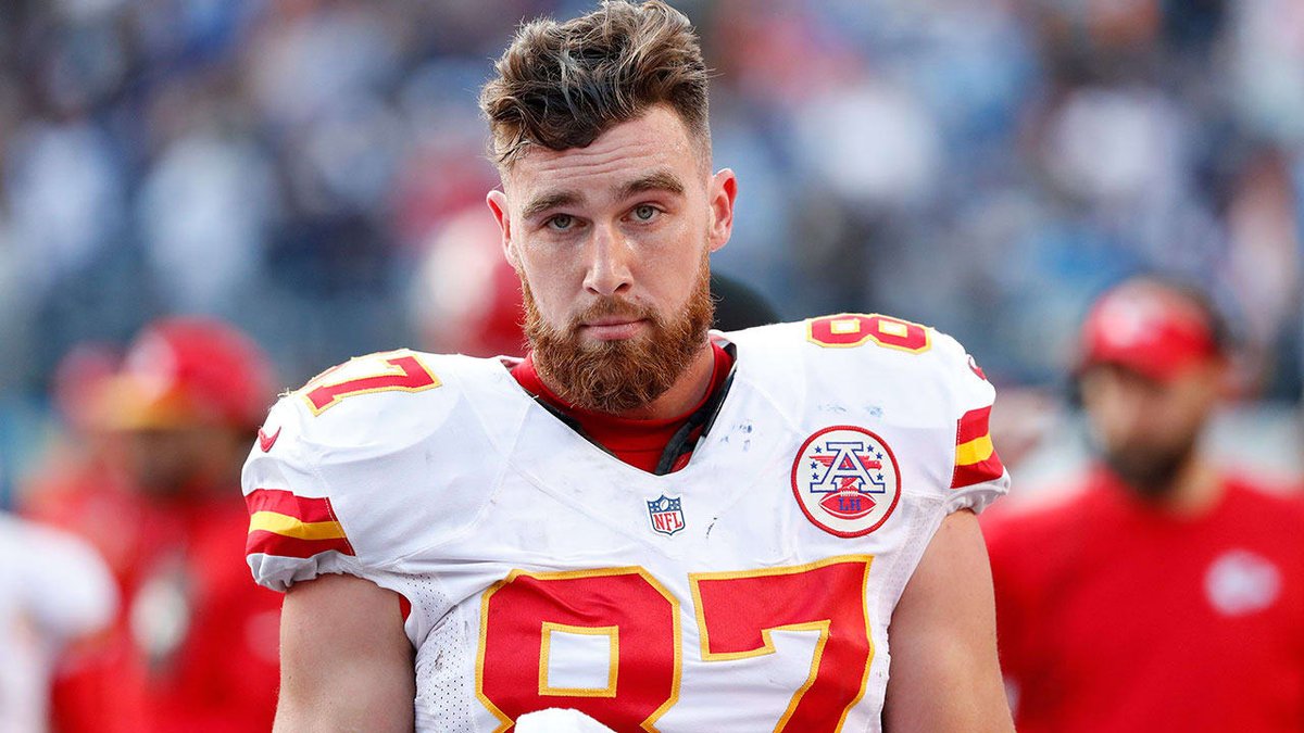 The Chiefs TE Travis Kelce has been placed on the COVID list, per. pic.twit...