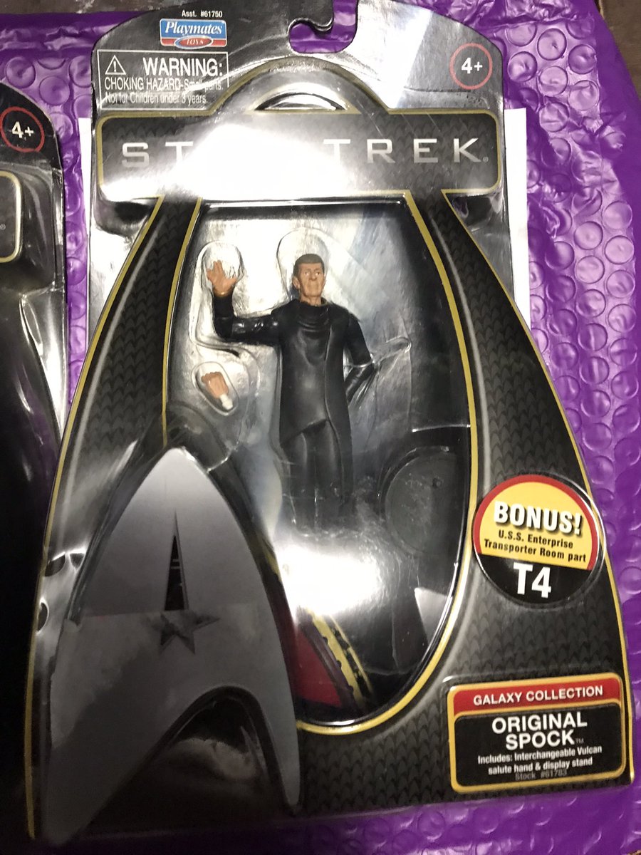 themissymandy's tweet photo. So @FansGiveBack I have one singular Star Trek item after losing all mine via my ex losing our storage unit ages ago - 1st picture below. The 2nd & 3rd are what I received from you & yours today. Truly could not have been more perfect. Thank you so much!!! #startrek #tosspock https://t.co/OtUBeRXpAk