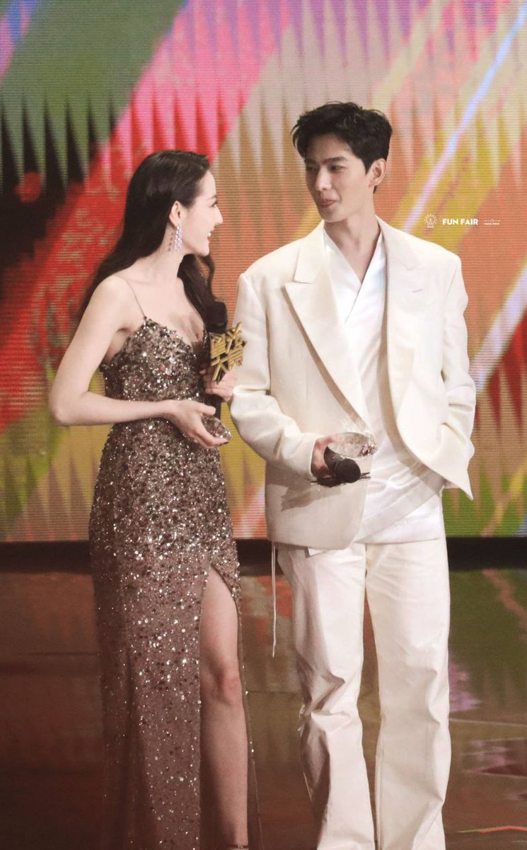 yiboadmirer's tweet photo. when their eyes speak 

Sumpah ngerasain gak sih? Listriknya nyampe sini ⚡⚡⚡ zzzzzt zzzzt
#BenDear #YangDi #YangYang杨洋 #Dilireba #杨洋迪丽热巴 #洋迪 https://t.co/QiUEmUM8e0