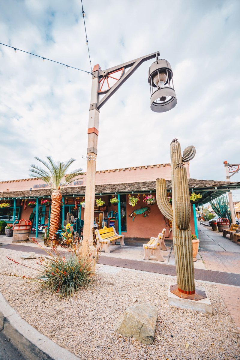 Explore Old Town Scottsdale and enjoy the festive Scottsdazzle Extravaganza! For more info, visit spr.ly/6019JISQB.