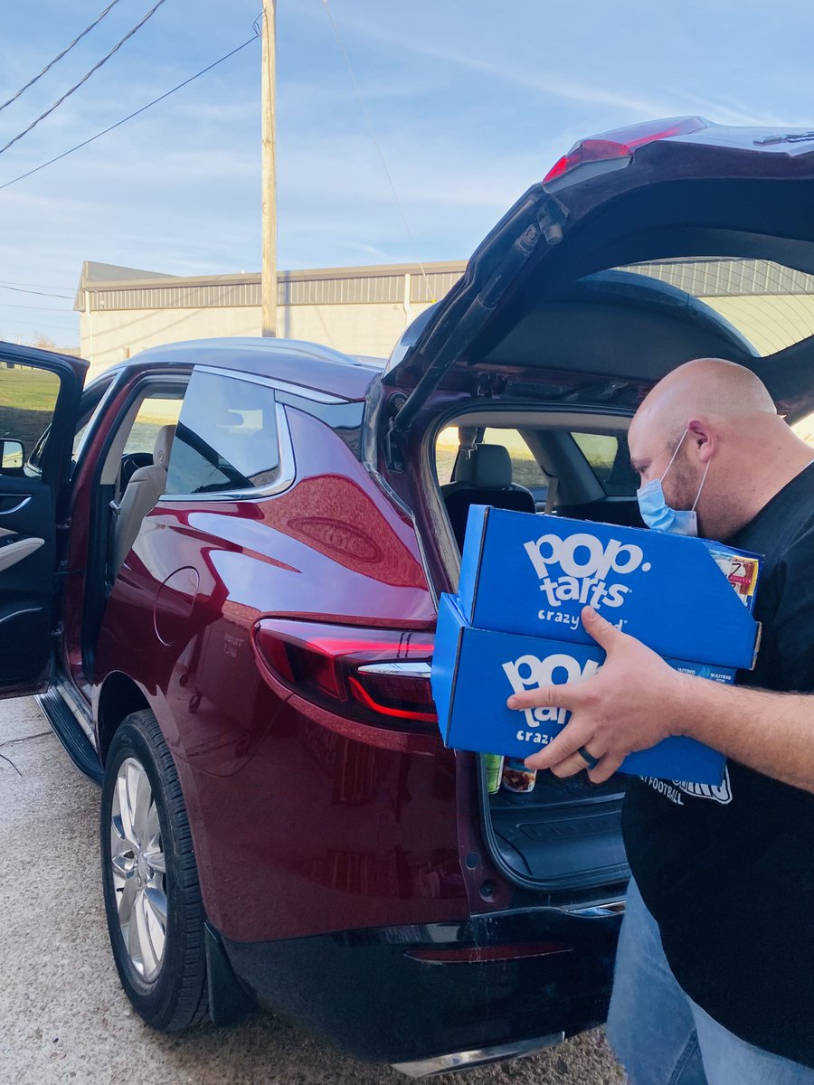 MYVALUNET's tweet photo. Another successful Stronger Together Food Drive! This year we were able to donate over 900 pounds of food to First Christian Church of Emporia. https://t.co/OxcWvWLtnh