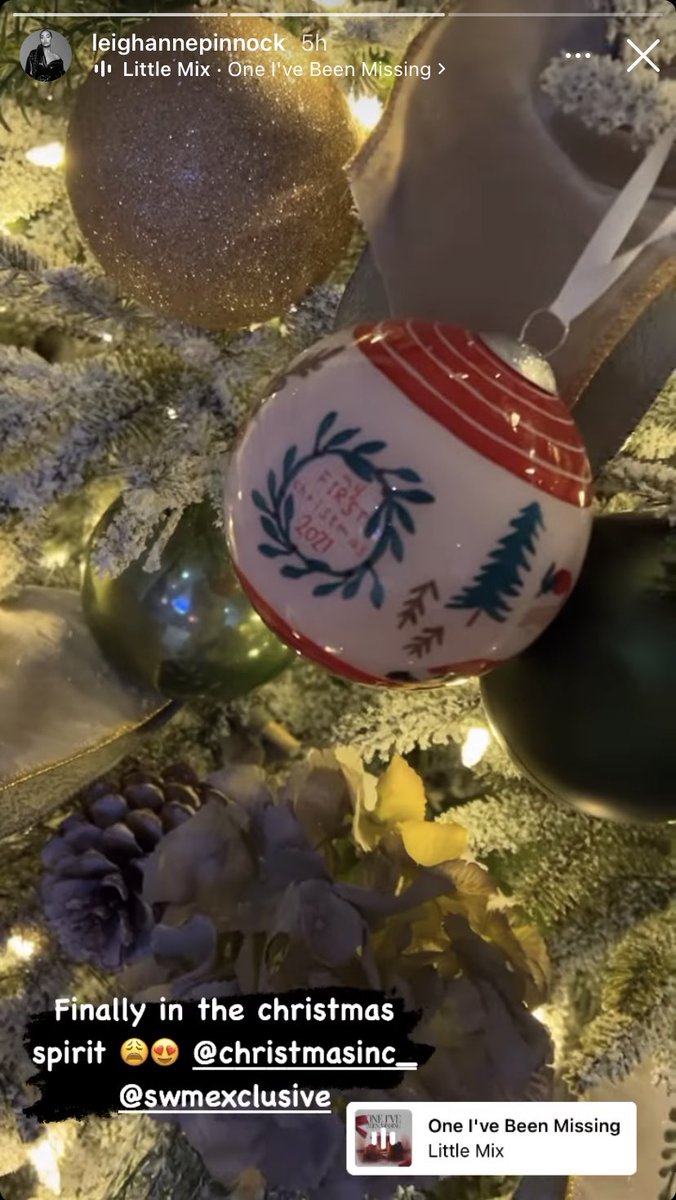 swarlaskidd's tweet image. STOP not the my first christmas bauble i cant take it