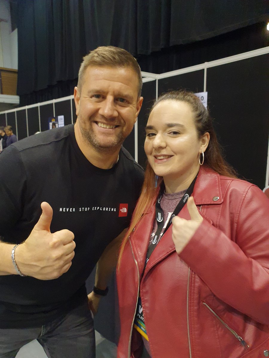 Pretty sure I've just almost lost my voice screaming my head off for <a href="/KaiKaiOwen/">Kai Owen</a> in panto tonight 😂🤦‍♀️
Kai, I've got another programme for you to sign if you get invited to <a href="/walescomiccon/">Wales Comic Con</a> again 😉😂
(Including our selfie from the last one cause I love it!)