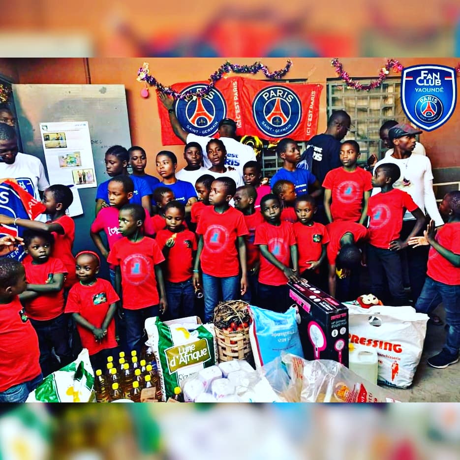 FCPsgYaounde's tweet photo. Pour la 2e édition de l' #Humanitarian_Day le @FCPsgYaounde est allé offrir un peu de joie à ces enfants de l'Orphelinat #Sainte_Rita de #Mendong🔴🔵
Cetait un moment touchant et joyeux. Nous avons parlé du @PSG_inside à ces enfants🔴🔵
À nous revoir pour la 3e édition 🔥🔥🔥 https://t.co/8t8t91eHF7