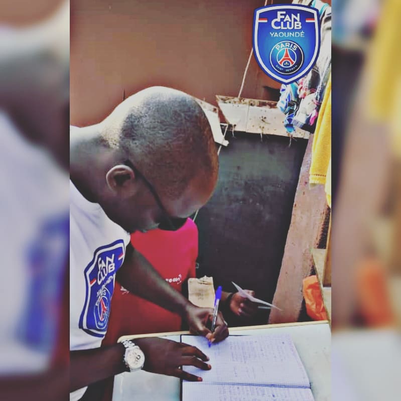 FCPsgYaounde's tweet photo. Pour la 2e édition de l' #Humanitarian_Day le @FCPsgYaounde est allé offrir un peu de joie à ces enfants de l'Orphelinat #Sainte_Rita de #Mendong🔴🔵
Cetait un moment touchant et joyeux. Nous avons parlé du @PSG_inside à ces enfants🔴🔵
À nous revoir pour la 3e édition 🔥🔥🔥 https://t.co/8t8t91eHF7
