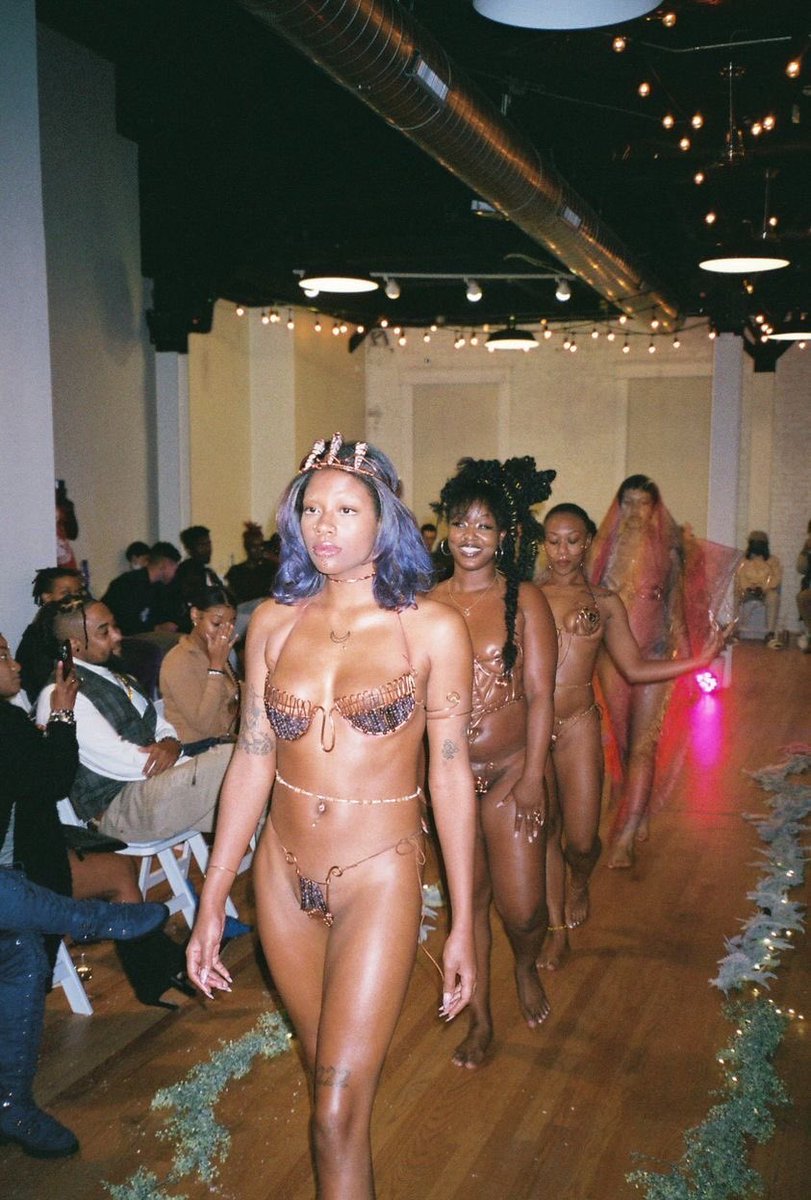 VenusWraps's tweet photo. Copper Venus Show
12/11/21 https://t.co/tT5mSvqvc9