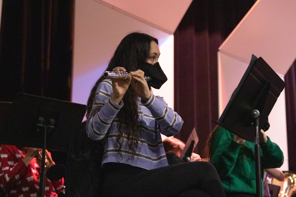 Tuned up and masked up, #HavenOrchestra returns its magnificent sound to the stage Tuesday at 7pm. Choirs at 8pm.

Limited in-person seating

Livestream: youtube.com/c/WallingfordS…

#WSSDmusic

📸s: Kate Plows