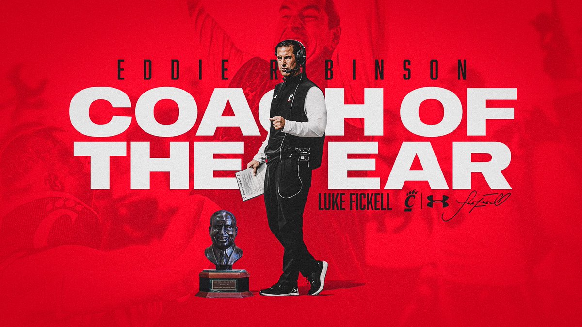 GoBearcatsFB's tweet photo. The Eddie Robinson Coach of the Year‼️

🔗: https://t.co/pQjO8th0ul

#Bearcats https://t.co/ubSGDX3n61