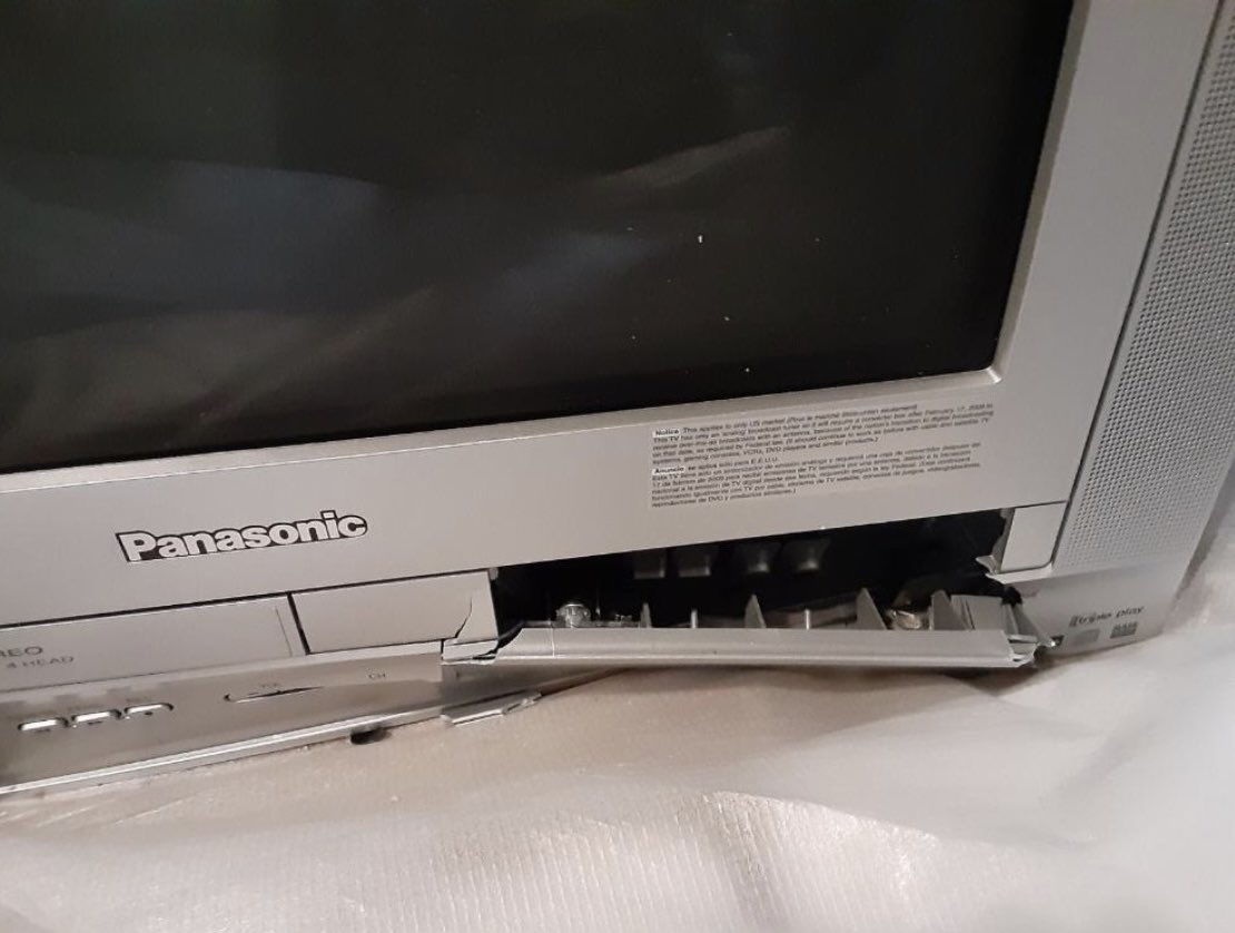 burtbotgames's tweet photo. @UPS somehow managed to obliterate my tank of a TV that was padded with THICK styrofoam on every edge and corner. #savethetubes https://t.co/CD4rsPFuhN