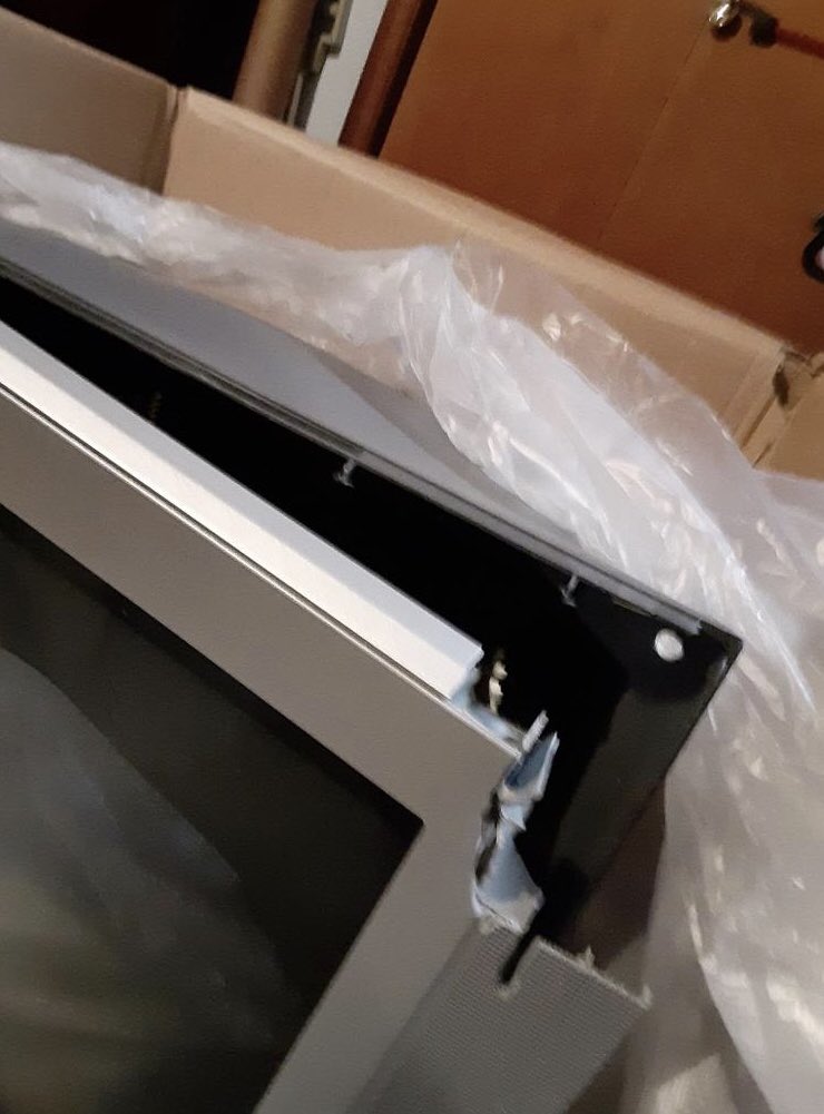 burtbotgames's tweet photo. @UPS somehow managed to obliterate my tank of a TV that was padded with THICK styrofoam on every edge and corner. #savethetubes https://t.co/CD4rsPFuhN