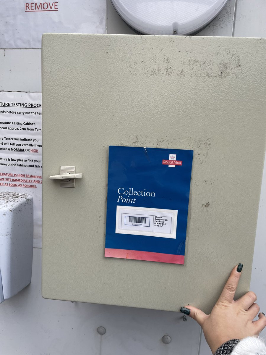 ZoeyPatrickson's tweet photo. @JDhelpteam where is my order? It’s saying delivered but Hermes have left it in a ‘Royal Mail Collection point box’ and my order is not there?? Order Number- 493737633. https://t.co/hIM0hmjSoZ