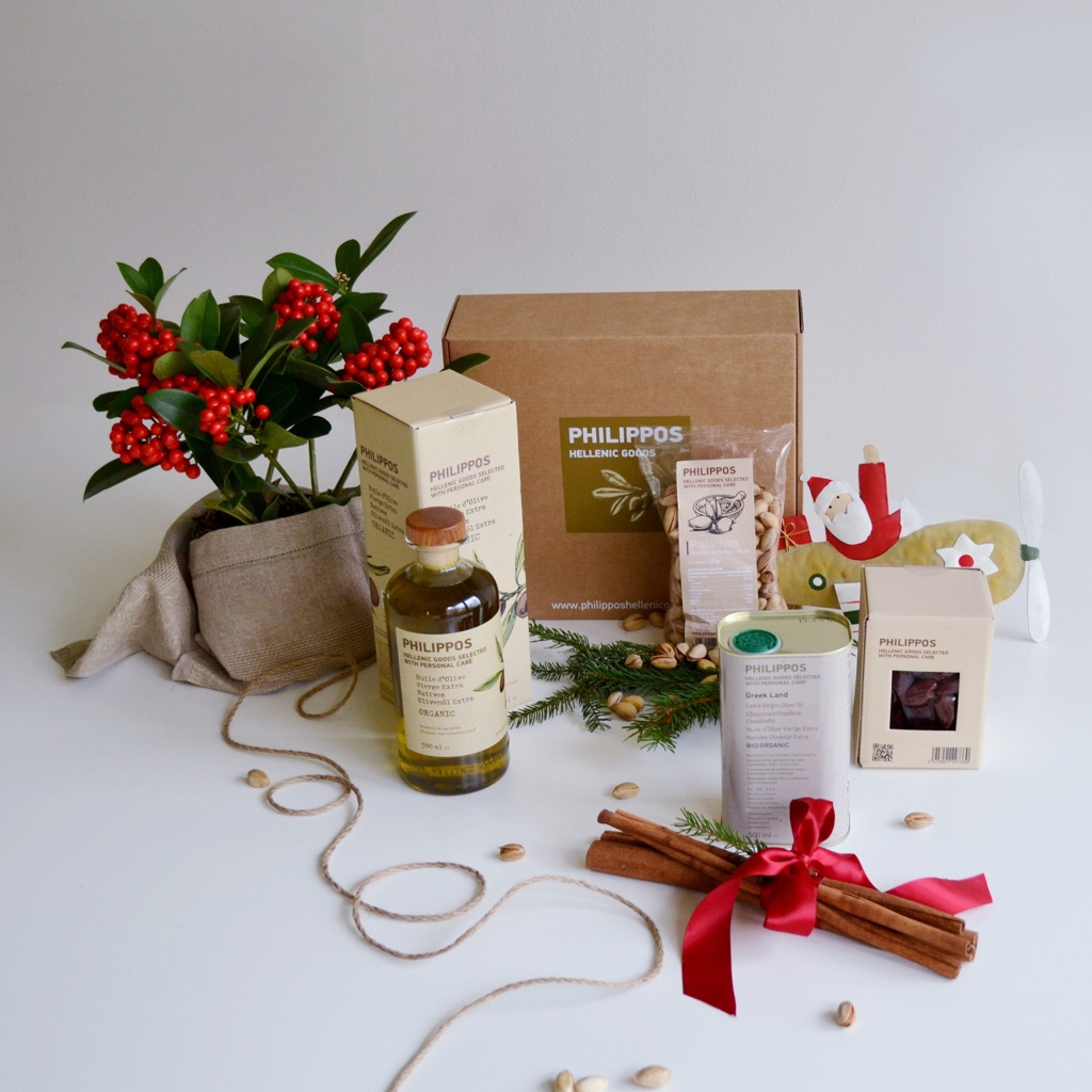 philipposhg's tweet photo. FESTIVE SEASON FLAVORFUL BOX

Premium is the first line of Philippos olive oil. Greek Land is from the acquired selection of regions that are entering the quality market today. Kalamon is the most popular black table olive. Pistachios characteristic of Aegina island. https://t.co/4kqj8goYSA