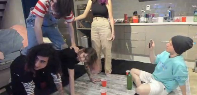 esquema de piramide // gou gravando o crime 

O drink game cumprindo o objetivo de deixar eles doidinhos 

#Bagaceira