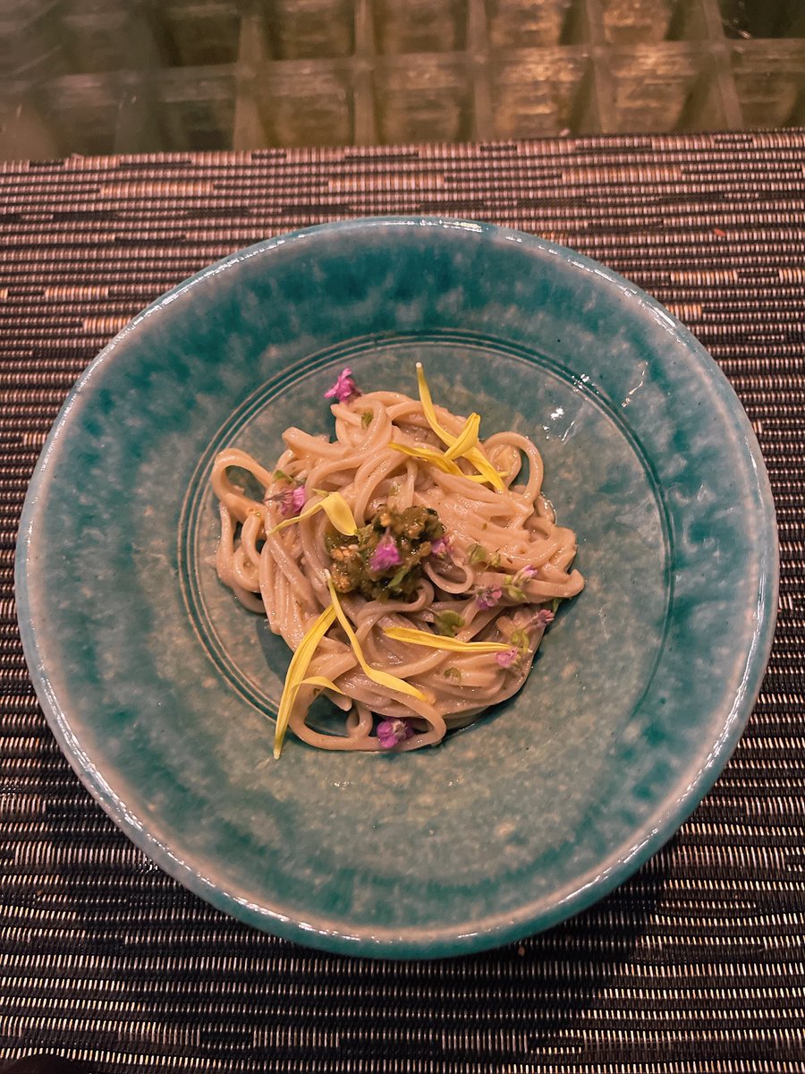 おぱようございます！

昨日の会食は
港区の隠れ家レストラン
セイコガニの雌(12月のみ)
山椒風味のカルボナーラみたいなお蕎麦
脂乗った鰆と有機リーフ
完全放牧(エサ与えないほど)岩手の和牛
シェフは全国のレストラン監修する人
ここでは考案したメニューを先に試しに出す所
美味しすぎました✨ https://t.co/KLbrLp1EBJ