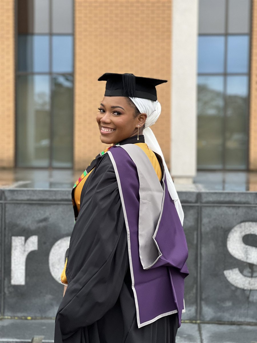mubee_xx's tweet photo. Number 2 in the bag🎓💅. Alhamdulillah 🙏
#lborograd2k21 https://t.co/bmFmsxKGzQ