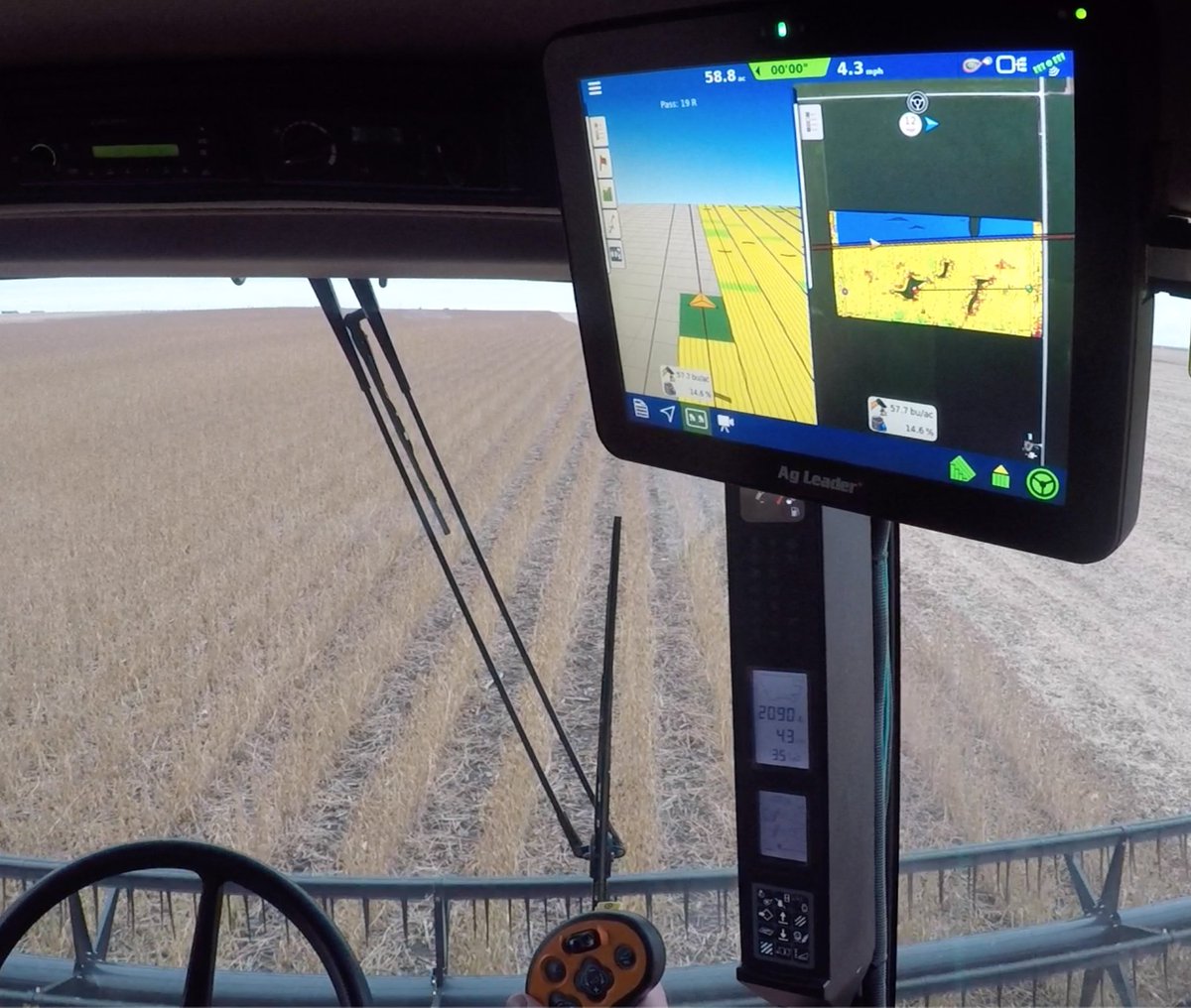 AgLeaderTech's tweet photo. The in-cab display compatible with every piece of machinery on your farm! From tractors to sprayers and combines, the InCommand Display from Ag Leader has you covered. Learn more. https://t.co/XoRFgdtBlV #InCommand1200 #InCommand800 https://t.co/jWZ5lvTRU0