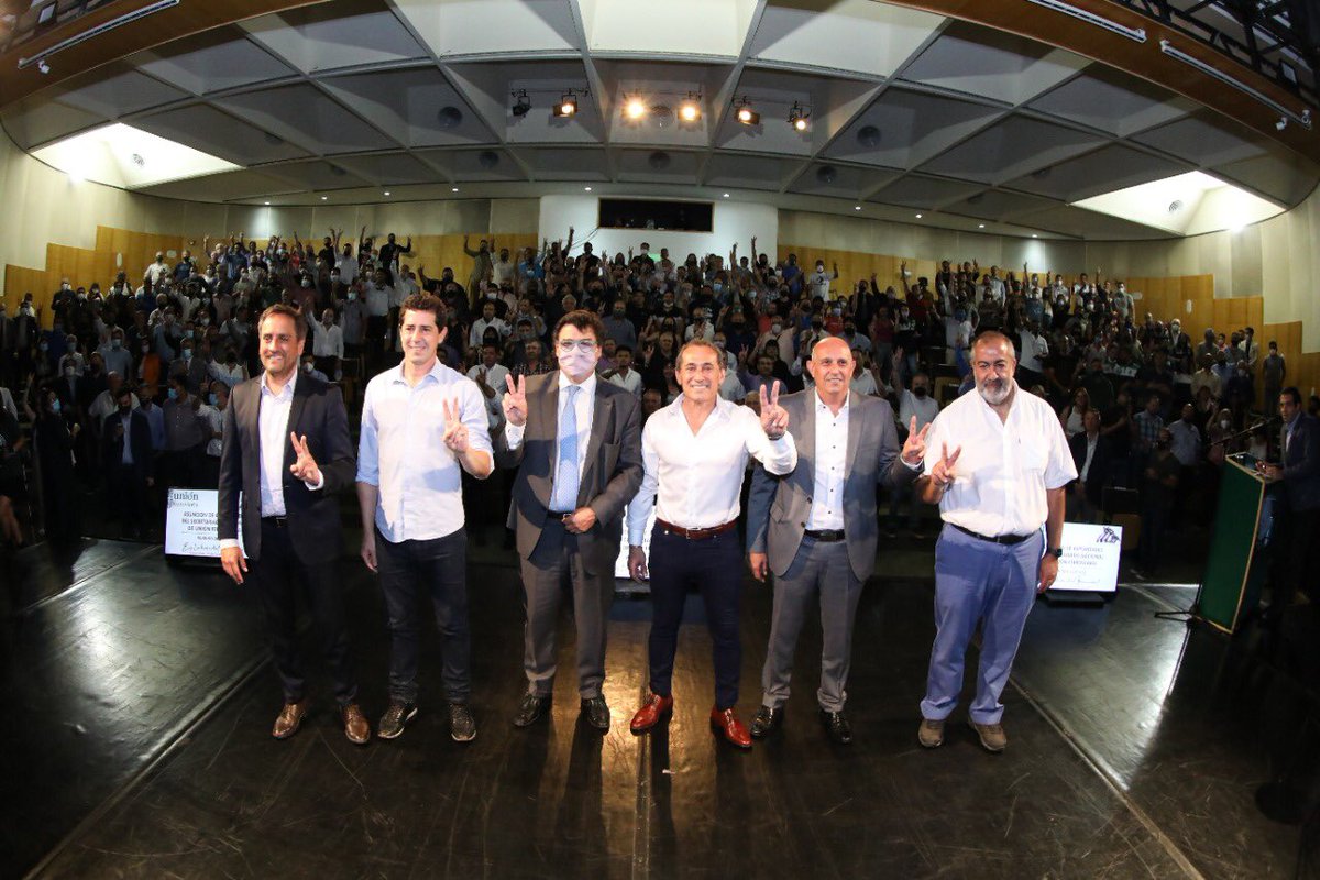 diegofrancu's tweet photo. Asunción de nuestro secretariado Nacional.

Desde nuestra secciónal La Plata de @uf_oficial agradecemos a la enorme mayoría de afiliados/as que pusieron en las urna,el valor de tener un sindicato al lado de las y los trabajadores.
El 82% a nivel nacional habla de la gestión... https://t.co/Zmbp2Rw3om