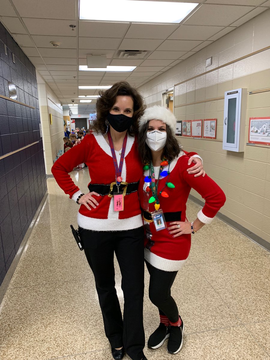 NES160's tweet image. It’s sweater weather in the elementary…to say the least, our teachers brought it!

#FunandFestive
#VeryVeryMerry
#BlessedWithTheBest

@JCPiening @BritSullivan10