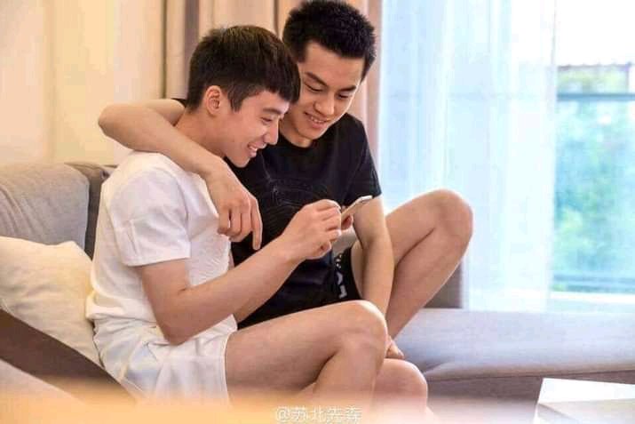 VIPX10GKb6's tweet photo. ប្រុសស្រលាញ់ប្រុស https://t.co/tnku5cIAcg