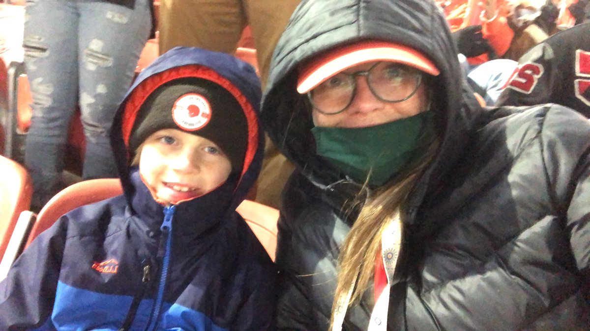 lindsayweiland's tweet photo. Cold 🥶 but keeping the faith #LVvsCLE https://t.co/VYQHZL7QI3