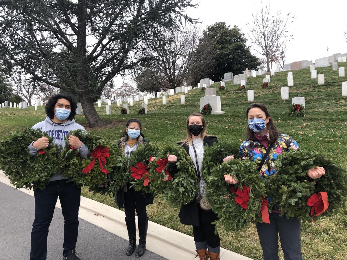 GeorgetownSVA's tweet photo. This past weekend we joined thousands of volunteers for Wreaths Across America at the Arlington National Cemetery.

 @WreathsAcross @ArlingtonNatl @studentvets #livetheirlegacy2021 #veteransforothers https://t.co/5oGprEtmSJ