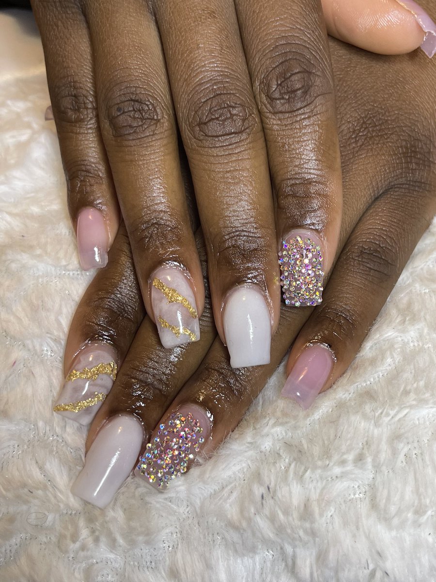 da3mari3's tweet photo. What she asked for vs what she got 😍😍 #naildbydae https://t.co/v9wNWNoDH9