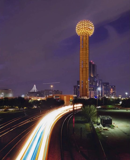 ReunionTower's tweet photo. I’m going gold tonight and tomorrow to celebrate 
@SOCGoldenBearFB 's historic state championship win! The Golden Bears football team brought home the first Dallas ISD state title since 1958 over the weekend—The Ball🏆#GoGoldenBears https://t.co/HTaHib0FcC
