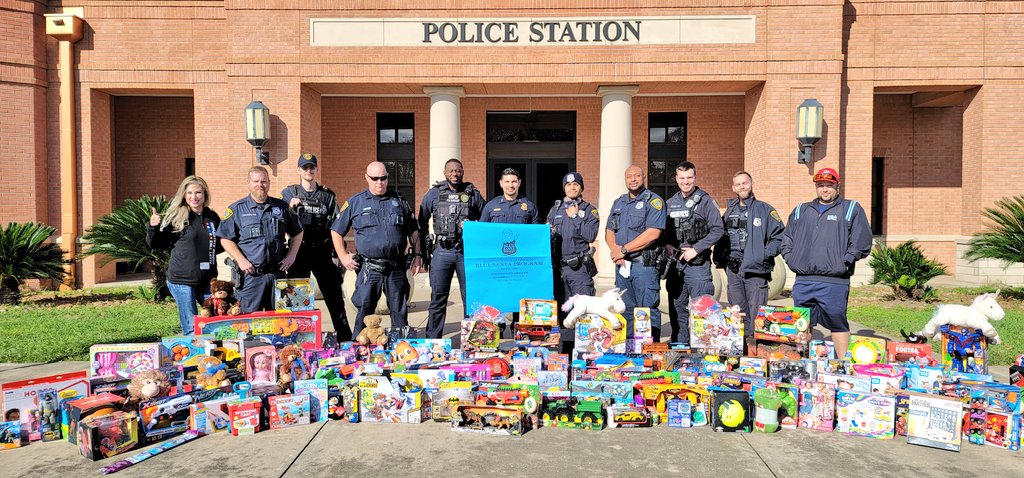 CelesteLetti's tweet photo. YES! 😱On behalf of Realtor Letti Celeste, @HouPoliceFSU &amp; USA Round Robin, we collected TONS!❤ NE officers can give back to the kids in their area. @houstonpolice #Christmas #RealEstate #Houston #Police #HPD #toys #blessed We're blessed so we bless!! #Texas #softball https://t.co/CfWEatgb2l
