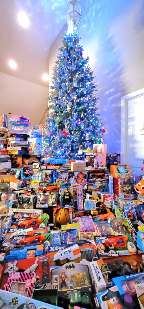 CelesteLetti's tweet photo. YES! 😱On behalf of Realtor Letti Celeste, @HouPoliceFSU &amp; USA Round Robin, we collected TONS!❤ NE officers can give back to the kids in their area. @houstonpolice #Christmas #RealEstate #Houston #Police #HPD #toys #blessed We're blessed so we bless!! #Texas #softball https://t.co/CfWEatgb2l